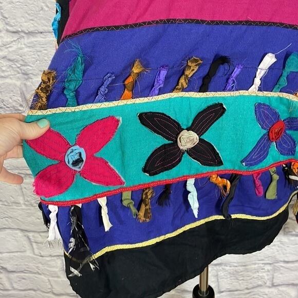Cool vintage find! Knotted and embroidered fabric swatch jacket - Picture 4 of 5